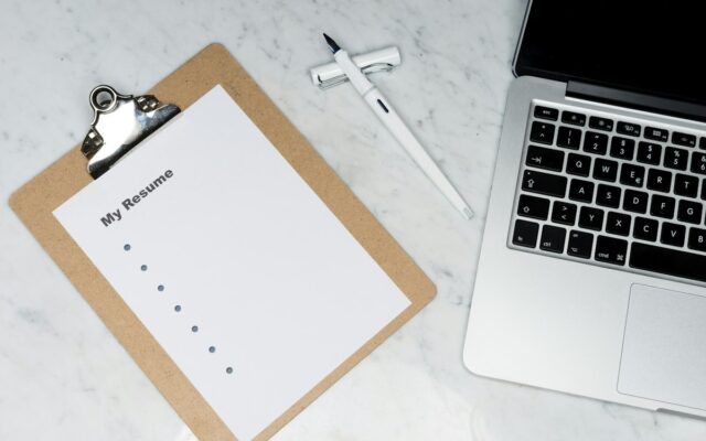 7 Best AI Resume Builders (ATS-Proof in 2026)